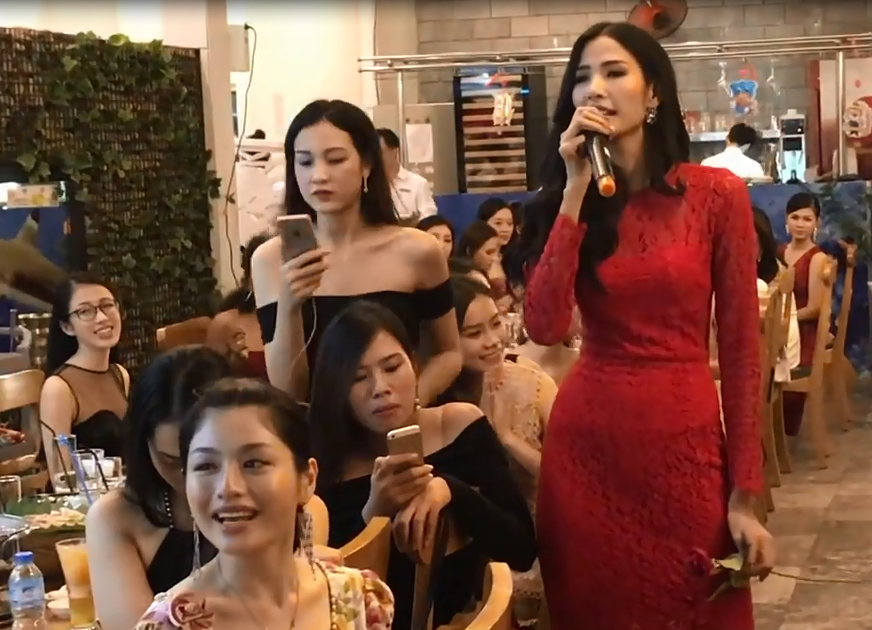 Hoàng Thùy bất ngờ khoe giọng hát đầy nội lực tại Hoa hậu Hoàn vũ Việt Nam 2017-1